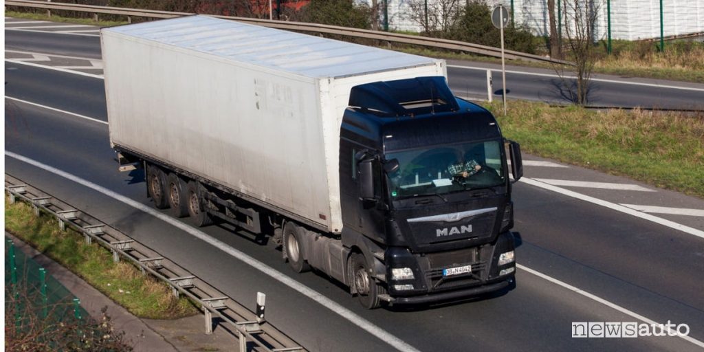 Revisione mezzi pesanti truck
