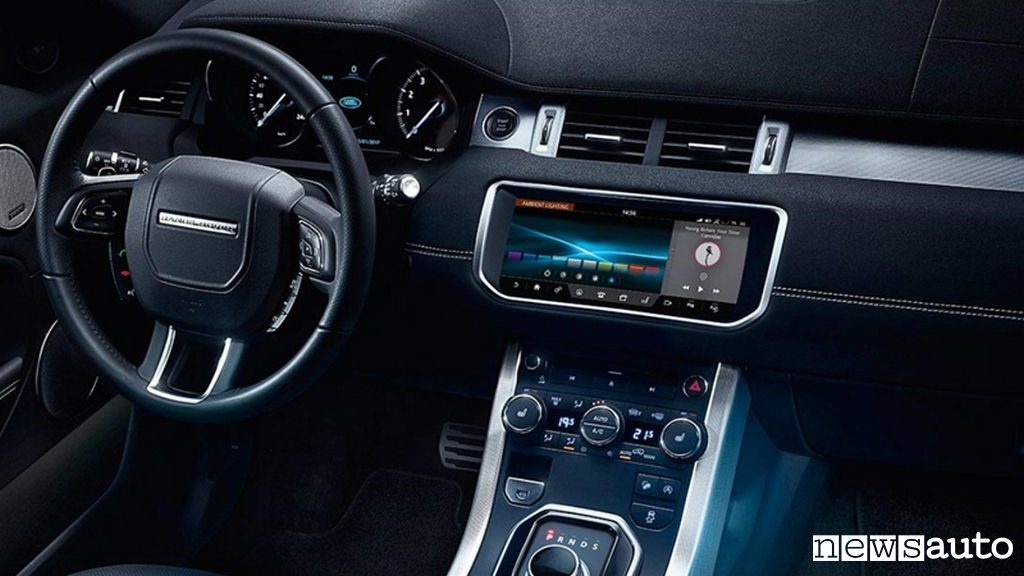 10 SUV più venduti in Italia nel 2018 Land Rover Range Rover Evoque interni