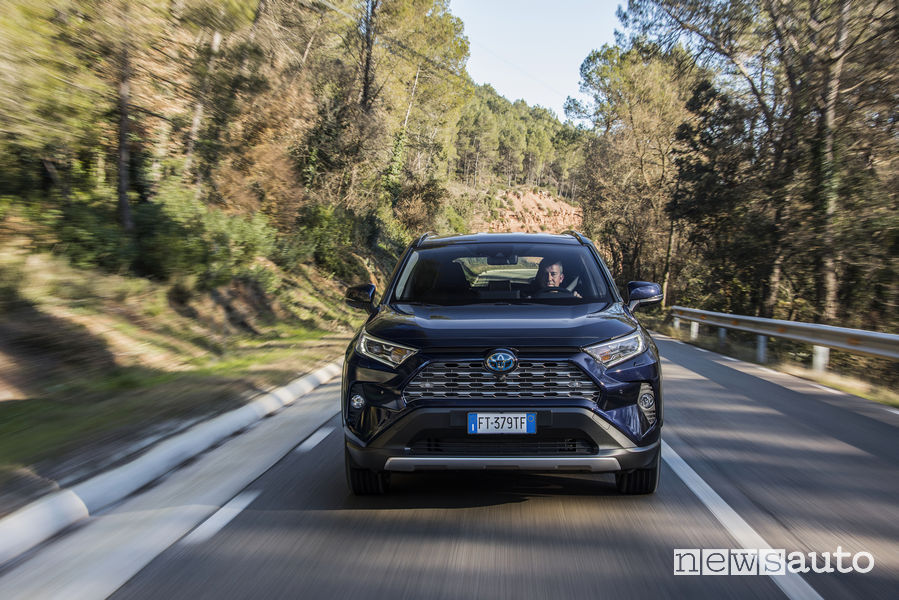 Nuova Toyota Rav4 2019 blue, vista frontale