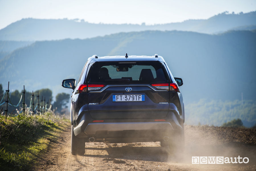 Nuova Toyota Rav4 2019 blue, vista posteriore
