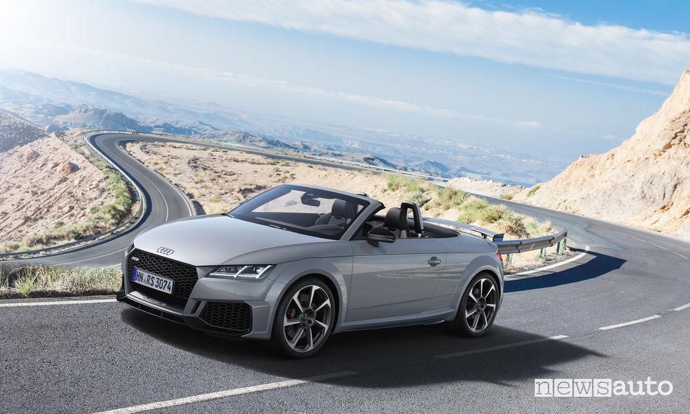 Audi TT RS Roadster, vista di profilo