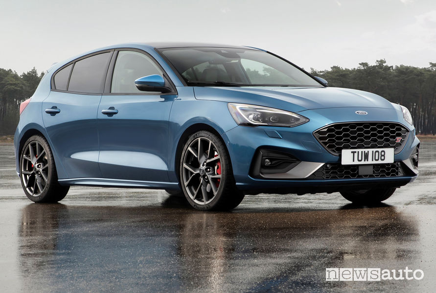 Ford Focus ST 2019, vista di profilo