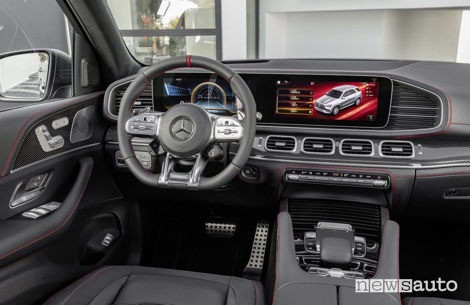 Mercedes-AMG GLE 53 4MATIC+, plancia strumenti
