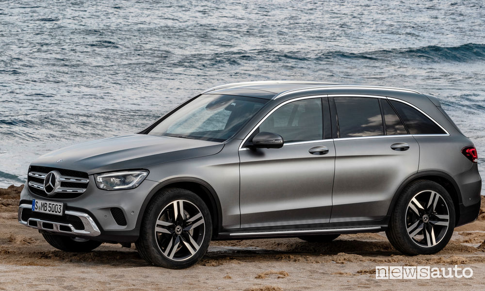 Mercedes-Benz GLC 2019, vista di profilo