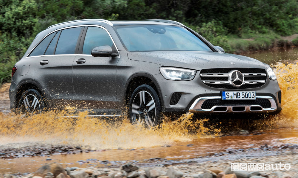 Mercedes-Benz GLC 2019 guado, vista di profilo