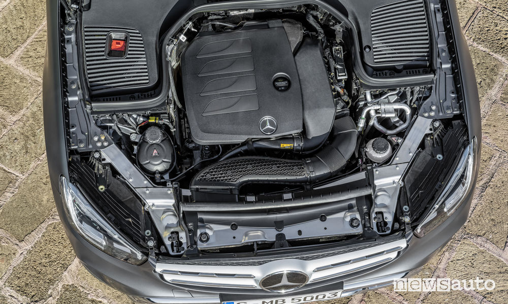 Mercedes-Benz GLC 2019, vano motore