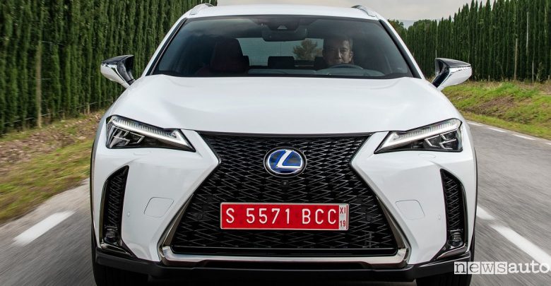 Lexus UX Hybrid, gamma e prezzi crossover ibrido