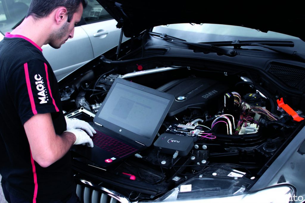 Meccatronico diagnosi con PC ricalibrazione ECU MAGIC