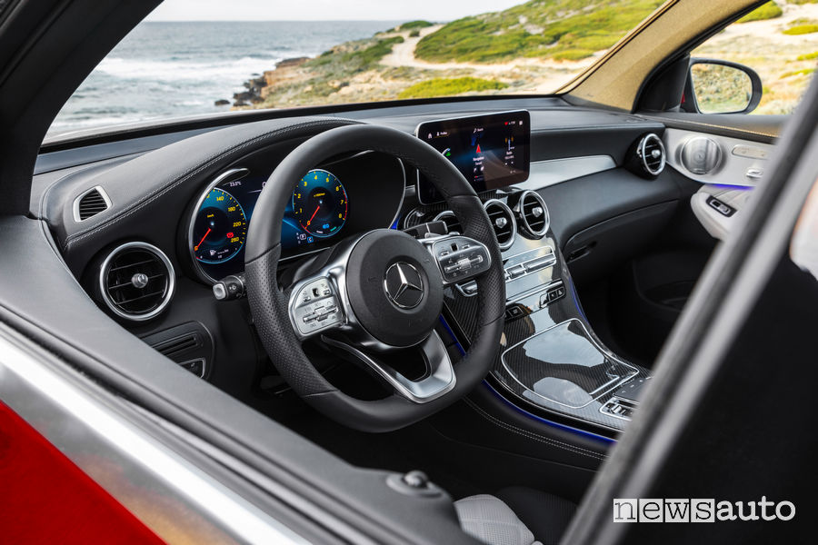 Mercedes-Benz GLC Coupé AMG Line 2019, abitacolo