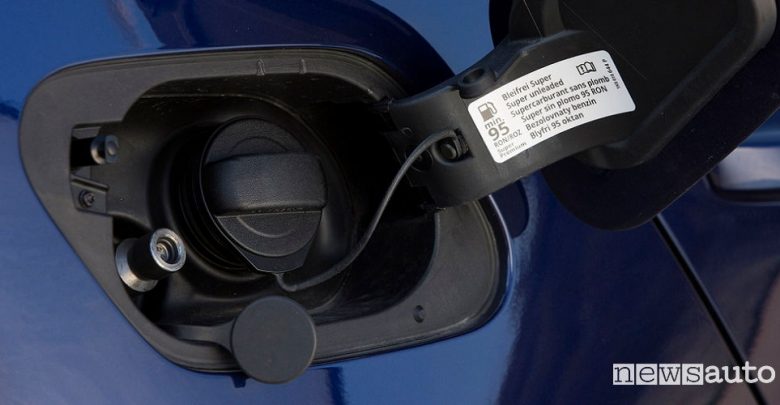 Volkswagen Golf TGI bocchettone metano