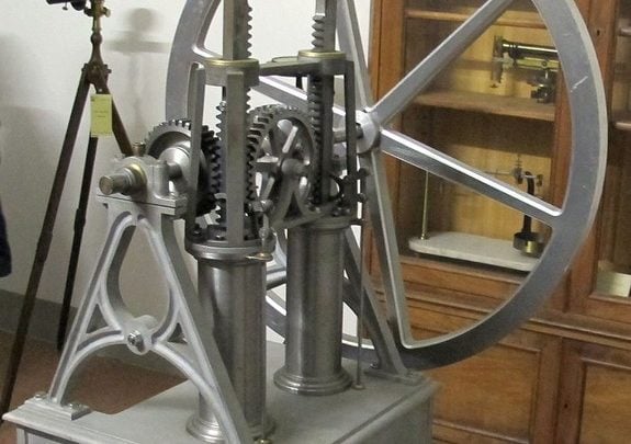 Il primo motore a scoppio fu inventato a Firenze nel 1853