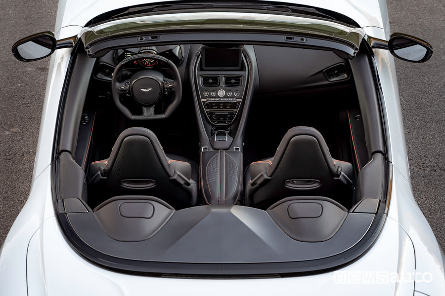 Aston Martin DBS Superleggera Volante vista dall'alto