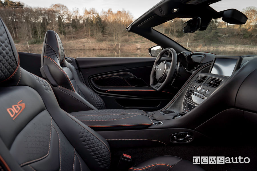 Abitacolo Aston Martin DBS Superleggera Volante