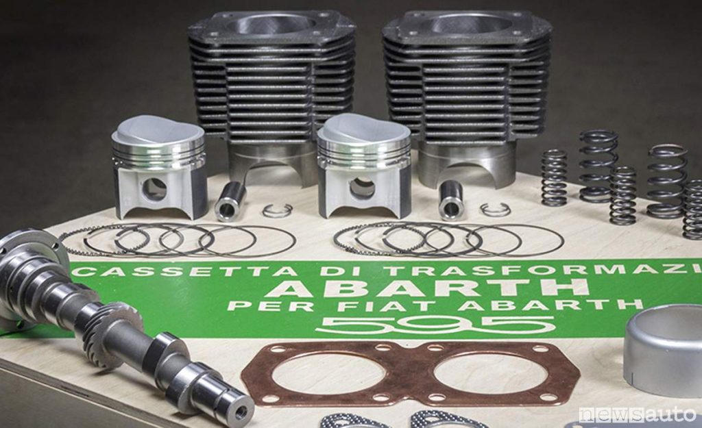 Il kit completo con i componenti presenti all'interno della  Cassetta di trasformazione Abarth 595 