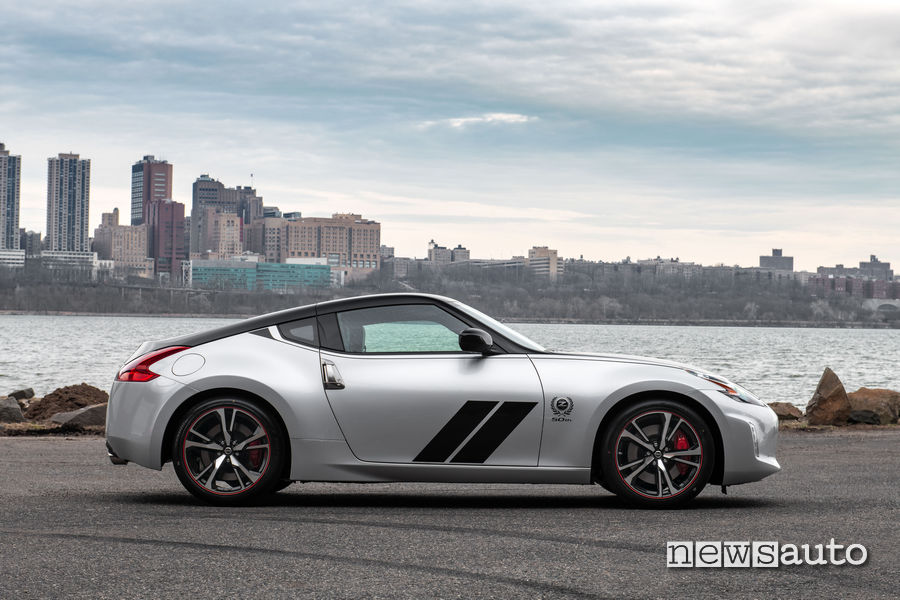 Nissan 50 Anniversary Edition 370Z argento