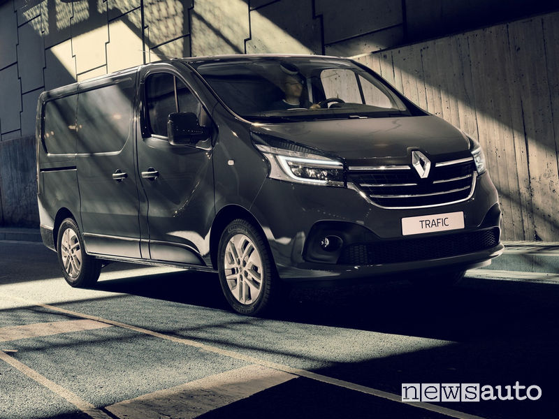 Nuovo Renault Trafic furgone vista di profilo