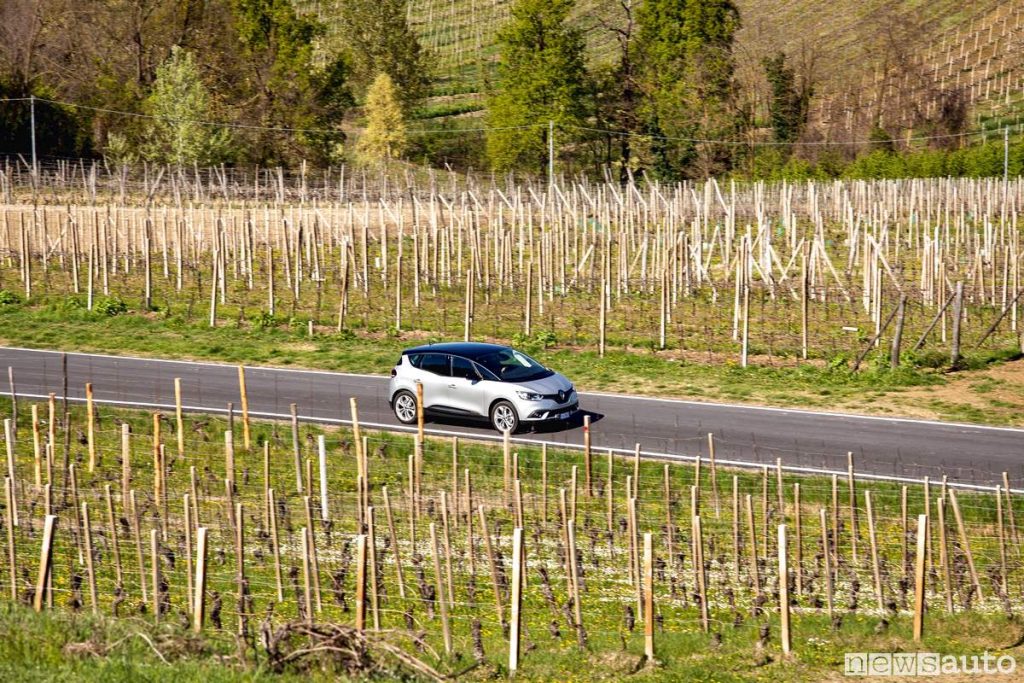 Su strada con Renault scenic 1.7 blue_dCi