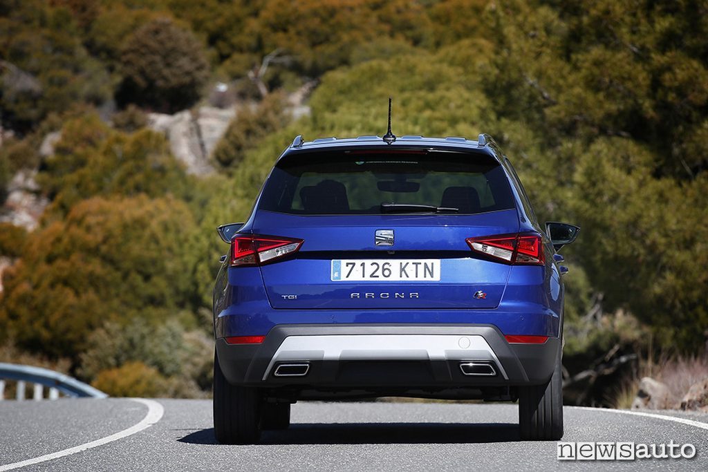 Seat Arona TGI Vista posteriore movimento