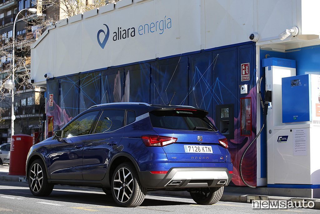 Seat Arona TGI rifornimento metano