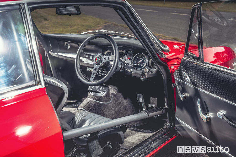 Guida a destra per l'Alfa Romeo Giulia GTA-R 29 Alfaholics