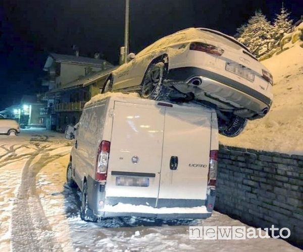 incidente suv a sestriere audi A6 furgone fiat ducato