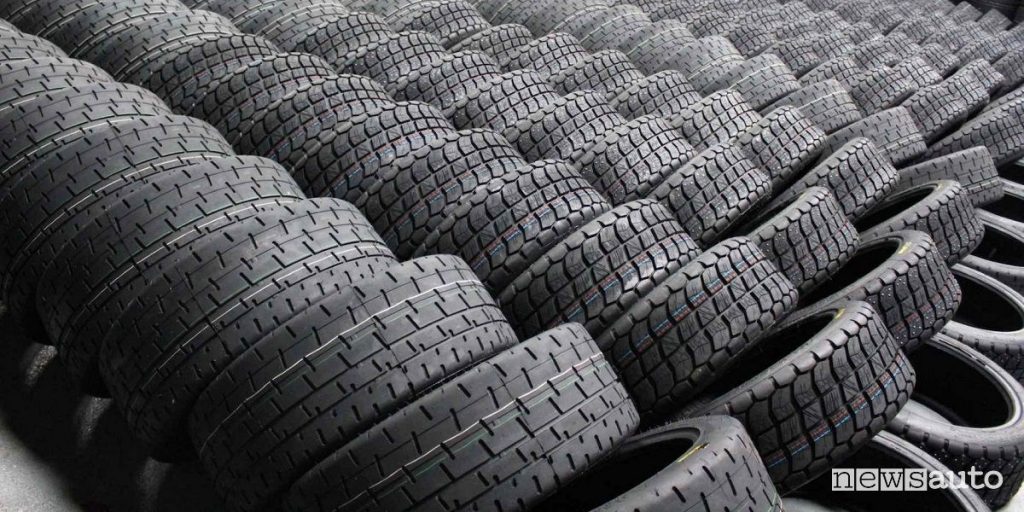Dal riciclo dei pneumatici viene estratto il nero fumo che può essere impiegato nella fabbricazione delle batterie al litio