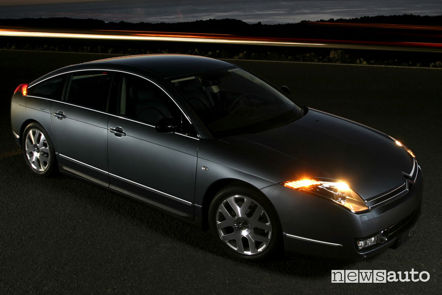 2005 - Citroën C6 con sospensione idrattiva III