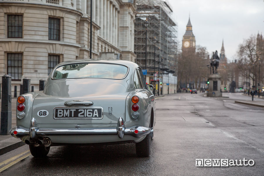 Aston Martin DB5 di James Bond Goldfinger