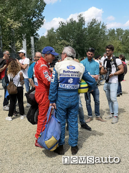 Due appassionati di Ayrton hanno indossato tuta e caschi di Ayrton Senna - Day di Imola 2019