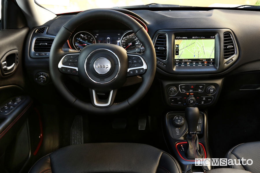 Jeep Compass Trailhawk plancia strumenti