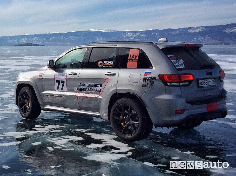 Jeep Grand Cherokee Trackhawk record di velocità su ghiaccio