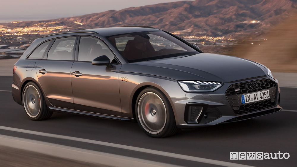 Audi A4 Avant vista di profilo in movimento