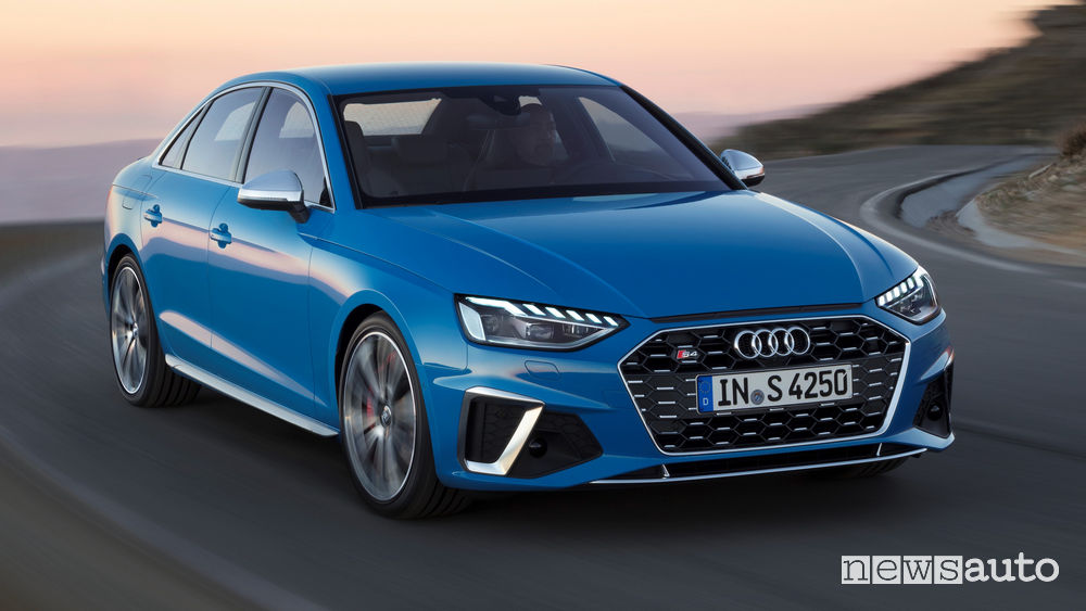 Audi S4 TDI vista di profilo in movimento