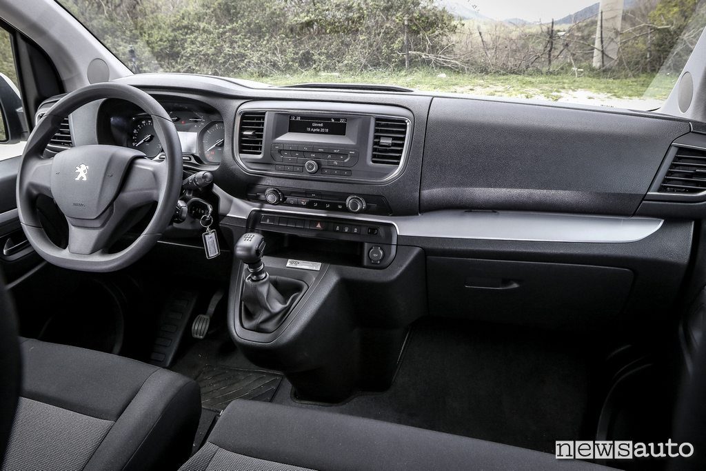 Peugeot Traveller van 4x4 interni furgone