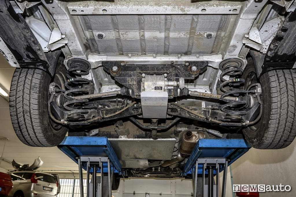 Peugeot Traveller 4x4 protezione sottoscocca assale posteriore con differenziale