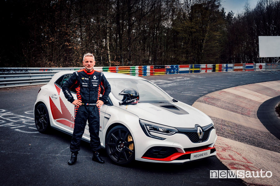 Renault Megane R.S. Trophy-R record al Nürburgring con Laurent Hurgon