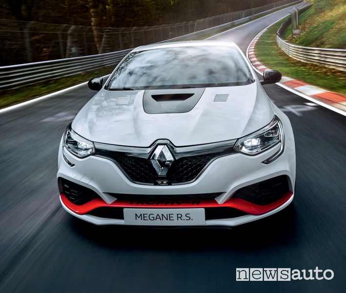 Renault Megane R.S. Trophy-R record al Nürburgring