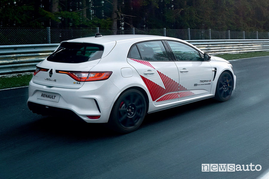 Renault Megane R.S. Trophy-R record al Nürburgring