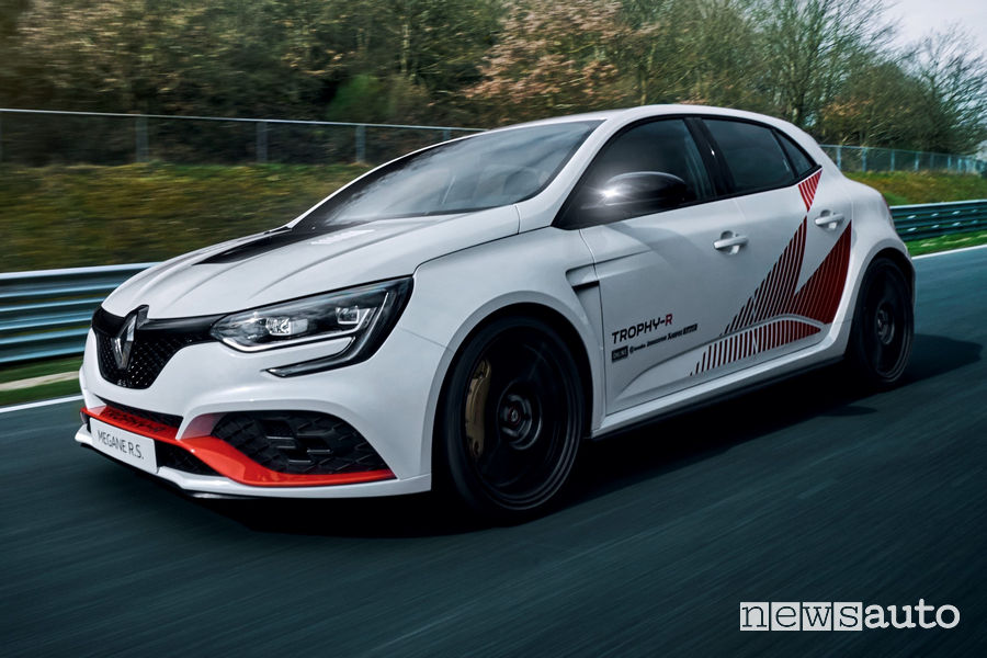 Renault Megane R.S. Trophy-R la versione speciale cha ha siglato un nuovo record al Nürburgring