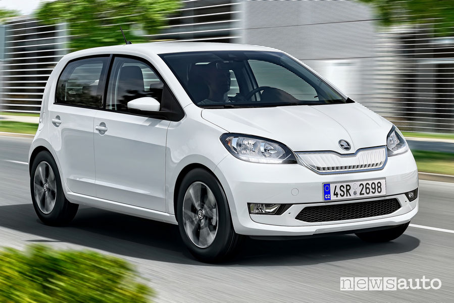 Skoda CITIGOe iV elettrica vista di profilo