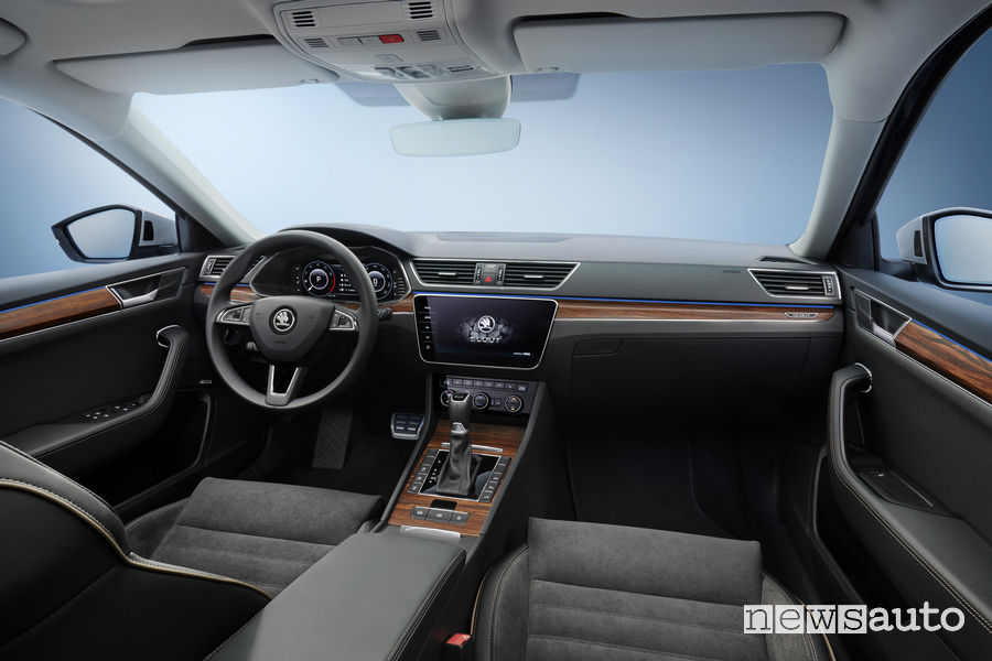 Skoda Superb Scout plancia strumenti