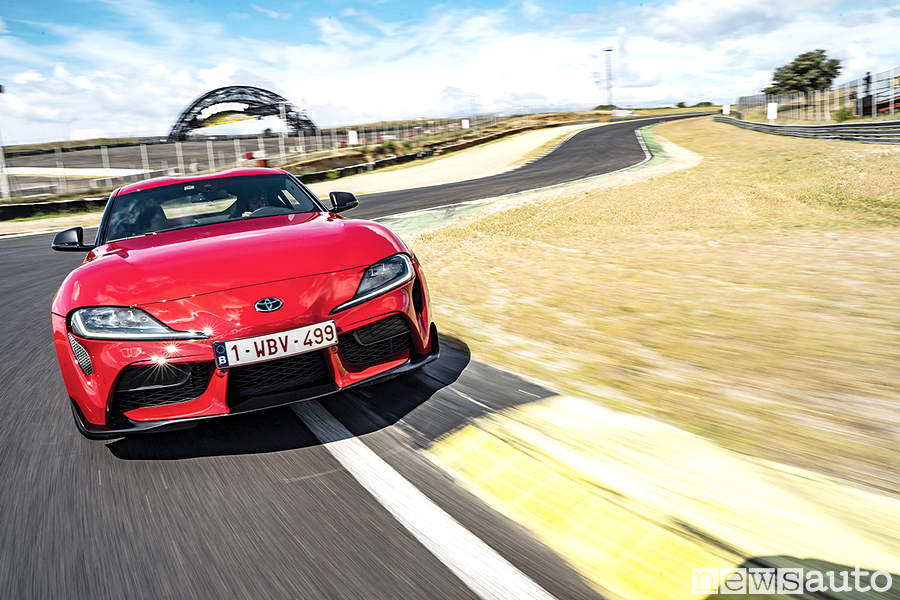 Toyota Supra prova in pista a Jarama