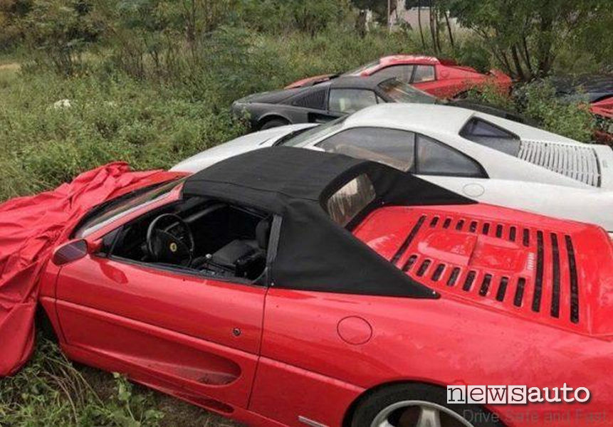 Ferrari abbandonate in Texas su un campo 