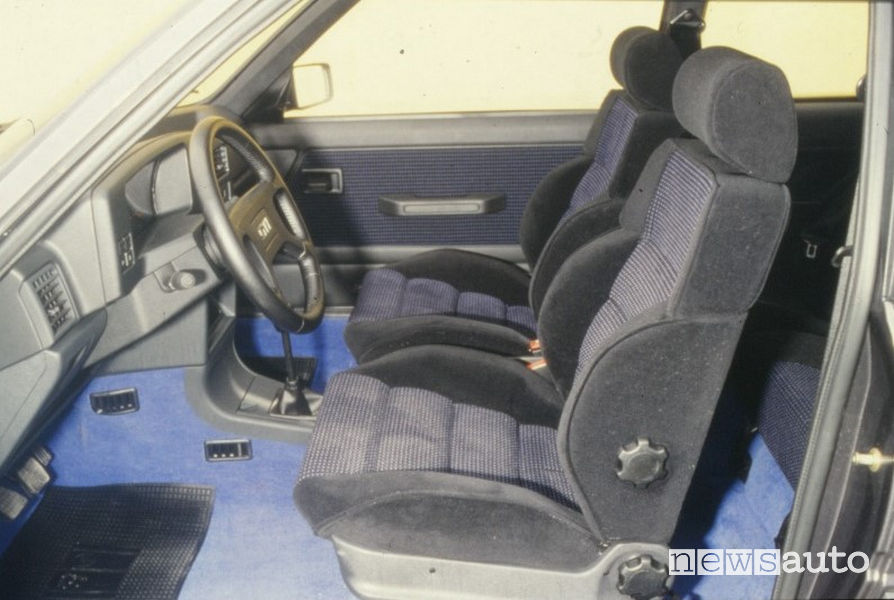 Peugeot 309 GTI 16 V abitacolo