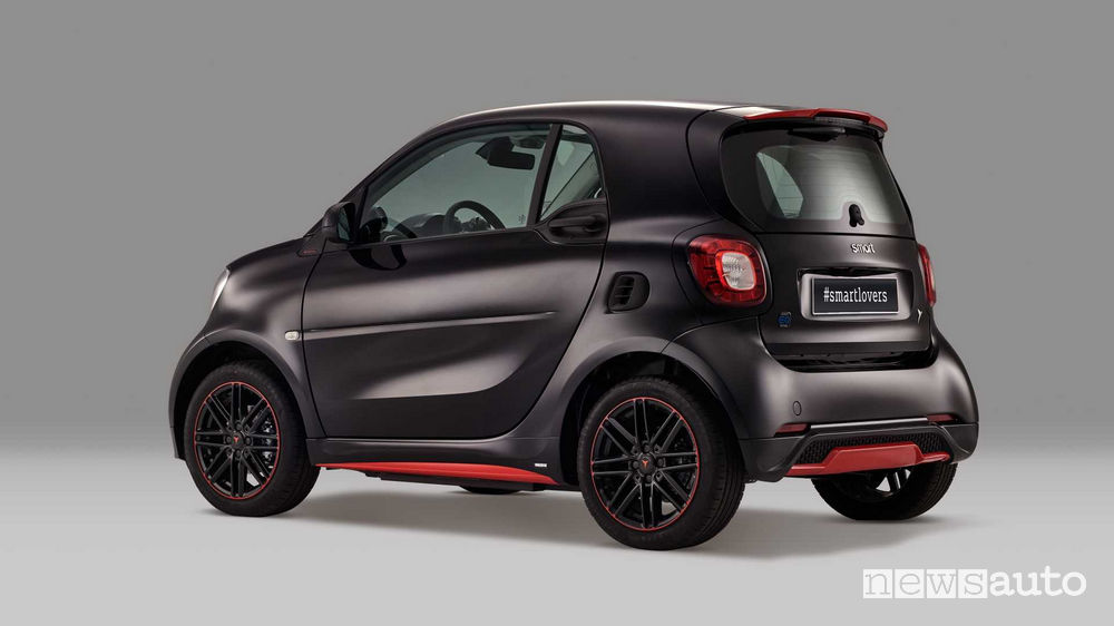 smart EQ fortwo Ushuaia livrea total black vista posteriore