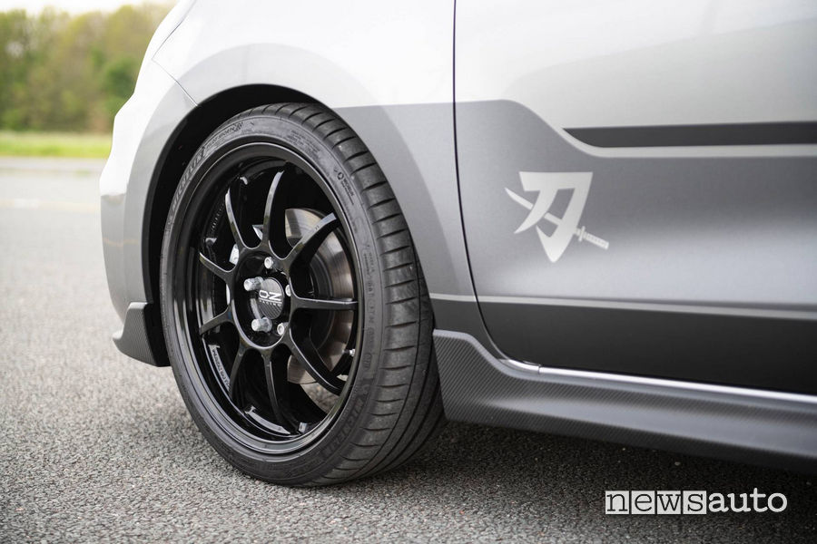 Ruote OZ Racing da 17” con Michelin Pilot Sport 4 