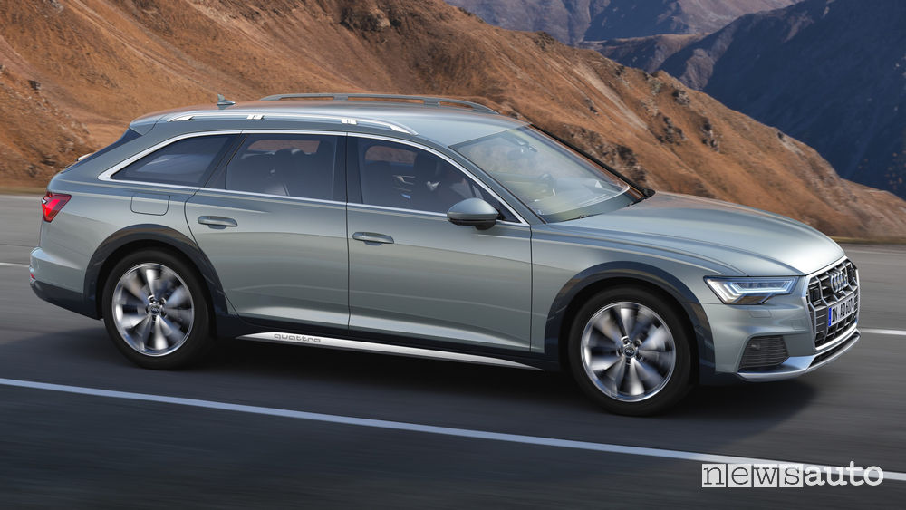 Audi A6 allroad quattro vista laterale in movimento