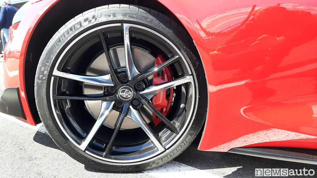Pneumatici sportivi altamente performanti: Michelin Pilot Supersport 255/35 e 275/35 post da 19 pollici