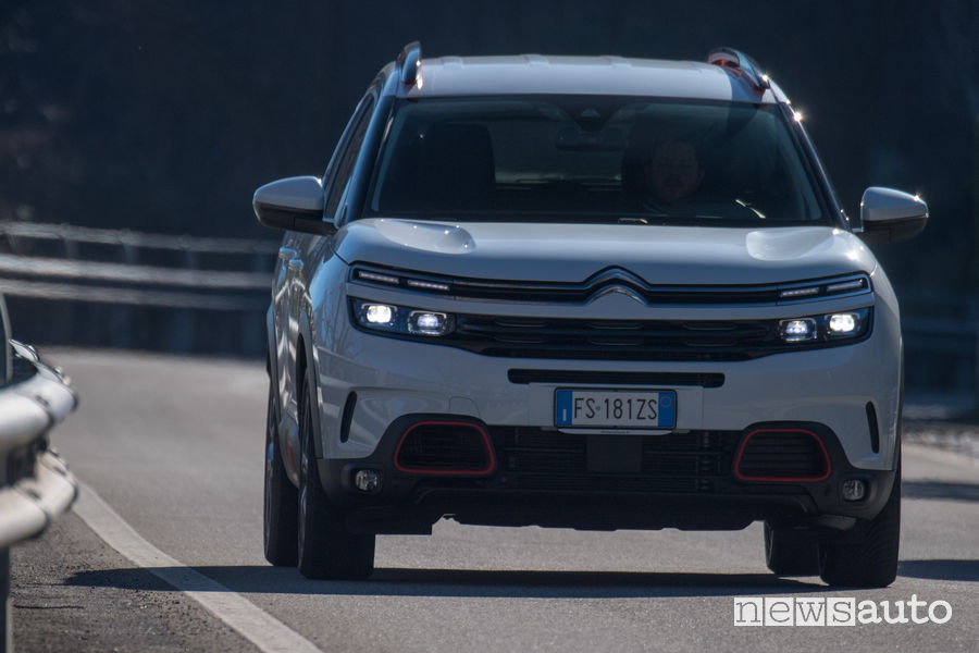 Citroën C5 Aircross PureTech 180 S&S Shine EAT8 vista frontale in movimento