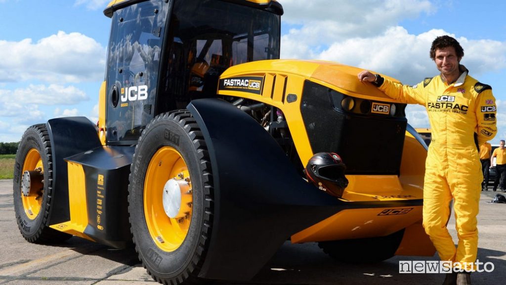 Guy Martin record trattore JCB Fastrac